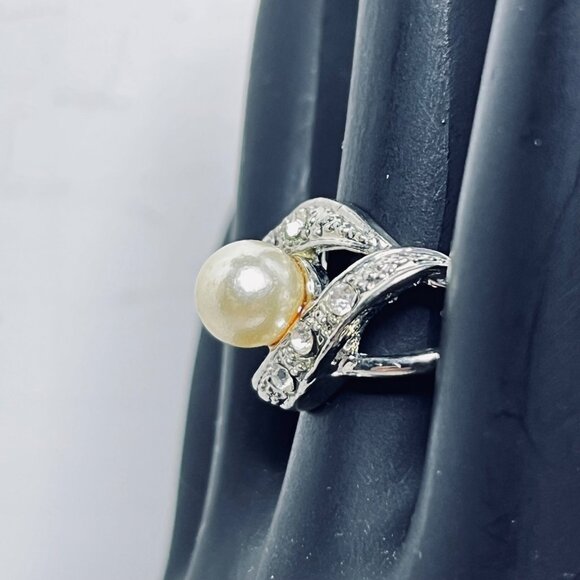 Silver Tone Statement Ring W/Faux Pearl And Rhinestone Accents Size 4.75 (R446) - Picture 4 of 7
